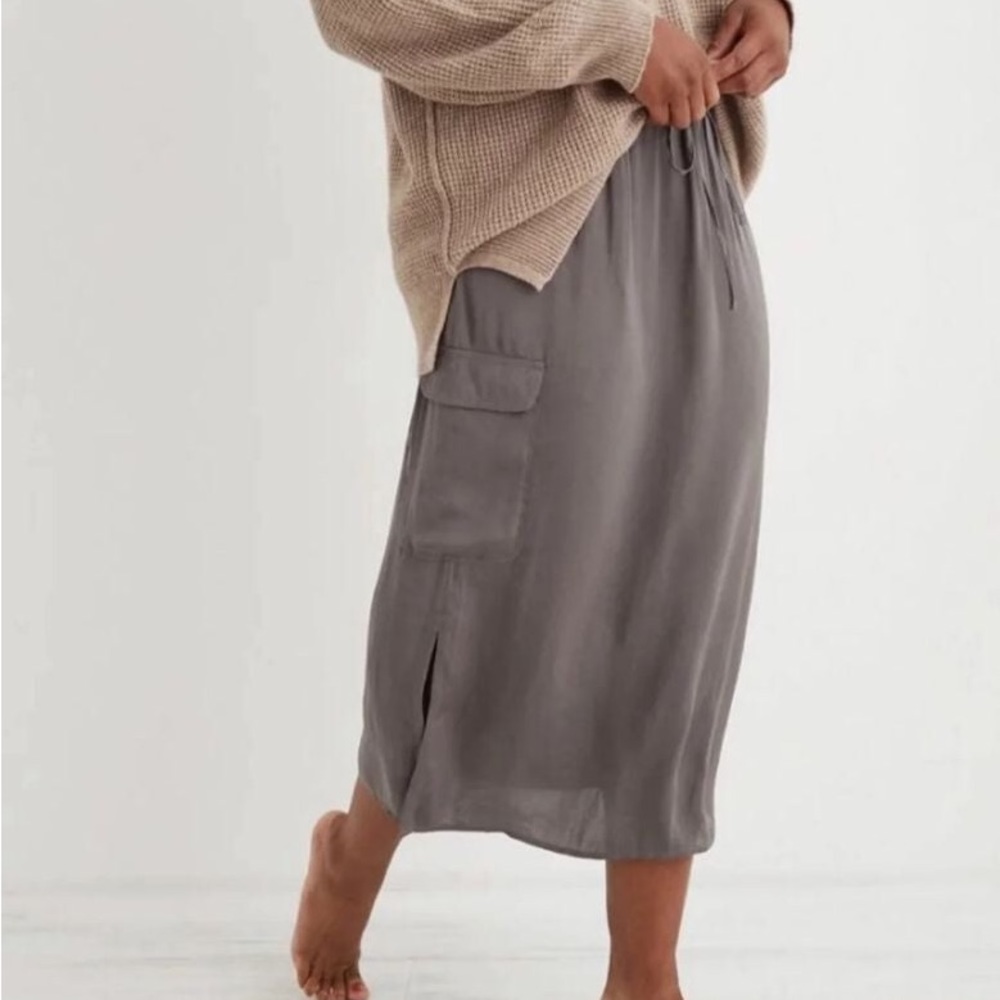 Aerie satin cargo skirt